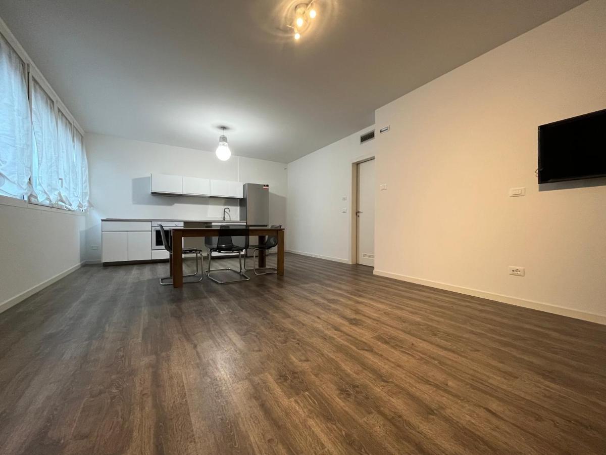 Modern Apartment - Centro Падуя Экстерьер фото